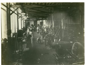 修理工場、カーペット工場、1923